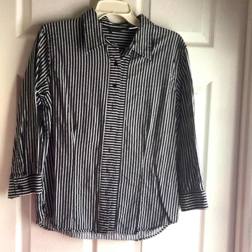 Ladies long sleeve cool shirt.